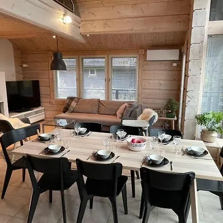 Villa Loiste Himos Chalet With Hot Tub *